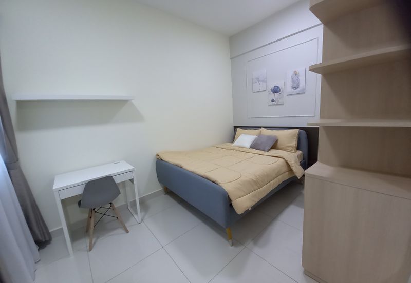 Pandora @ Tropicana Metropark