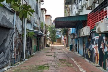 2.5 Storey Shop At Kota Bharu ,Kelantan For Sale !