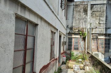 2.5 Storey Shop At Kota Bharu ,Kelantan For Sale !