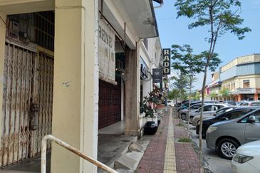 2.5 Storey Shop At Kota Bharu ,Kelantan For Sale !