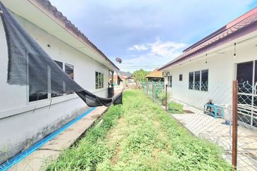 Pulau Indah ( Pulau Lumut )