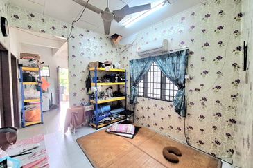 Pulau Indah ( Pulau Lumut )