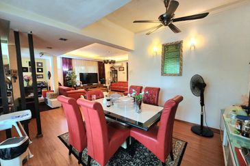 FACING OPEN END LOT | Renovated 3 Storey Terrace Subang Bestari