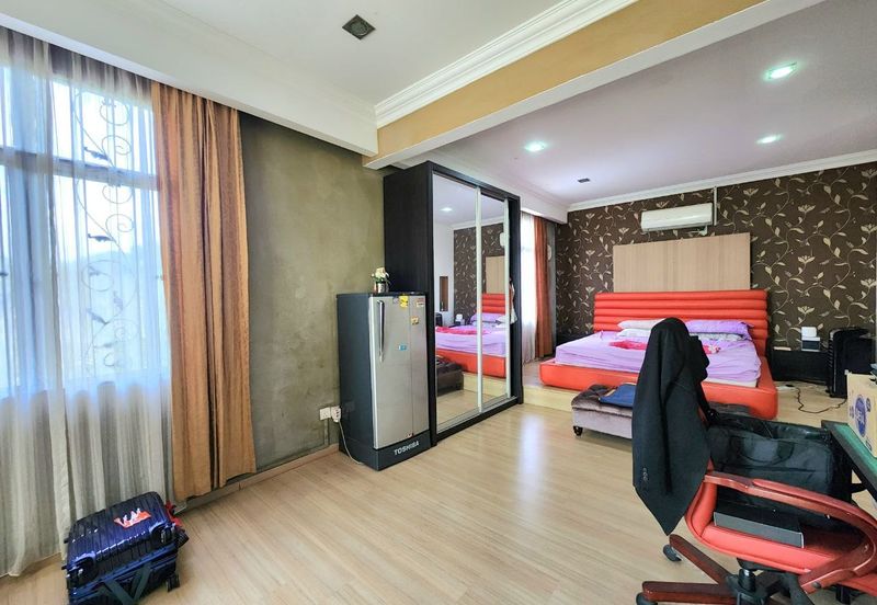 FACING OPEN END LOT | Renovated 3 Storey Terrace Subang Bestari