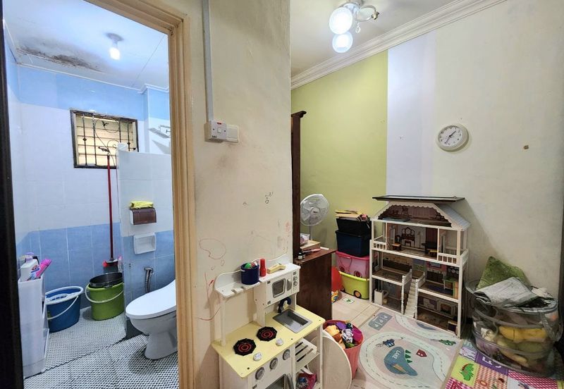 FACING OPEN END LOT | Renovated 3 Storey Terrace Subang Bestari