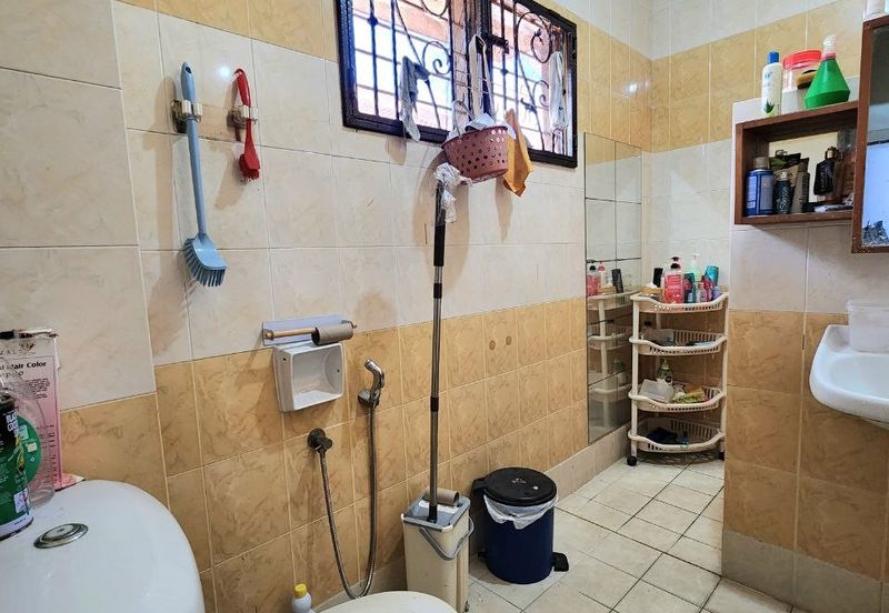 FACING OPEN END LOT | Renovated 3 Storey Terrace Subang Bestari