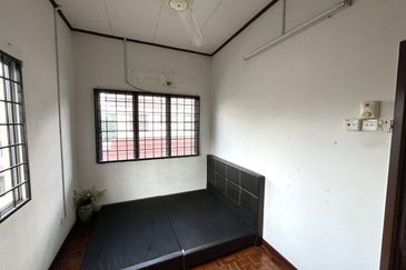 Pulau Indah ( Pulau Lumut )