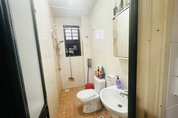 RENOVATED | FULLY EXTENDED | Double Storey Terrace Jalan Jeriji @ Greenlane, Bukit Jelutong