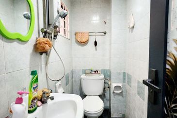  FULLY EXTENDED | Double Storey Terrace Jalan Adang, Bukit Jelutong, Shah Alam