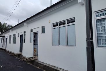 Pulau Indah ( Pulau Lumut )