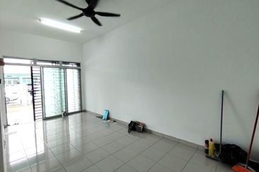 Pulau Indah ( Pulau Lumut )