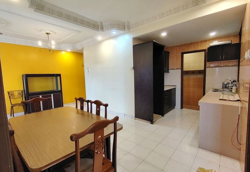 Vista Pinggiran, Taman Pinggiran Putra