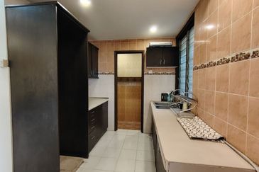 Vista Pinggiran, Taman Pinggiran Putra