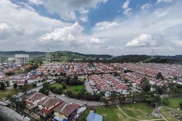 Vista Pinggiran, Taman Pinggiran Putra