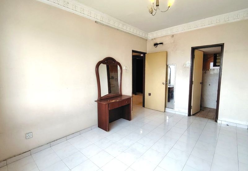 Vista Pinggiran, Taman Pinggiran Putra