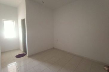 FACING PLAYGROUND | Single Storey Terrace Taman Seri Bahagia Teluk Intan