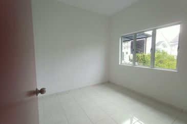 FACING PLAYGROUND | Single Storey Terrace Taman Seri Bahagia Teluk Intan