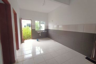 FACING PLAYGROUND | Single Storey Terrace Taman Seri Bahagia Teluk Intan