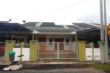 FACING PLAYGROUND | Single Storey Terrace Taman Seri Bahagia Teluk Intan
