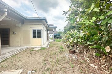 Pulau Indah ( Pulau Lumut )