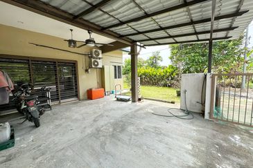 Pulau Indah ( Pulau Lumut )