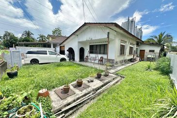 AU 1 (Datuk Keramat)