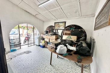 AU 1 (Datuk Keramat)