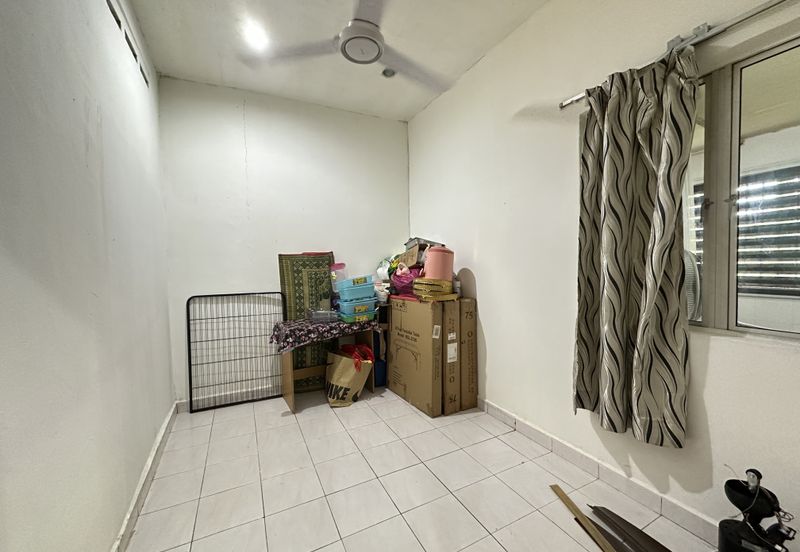 Jalan Sopan, Johan Setia