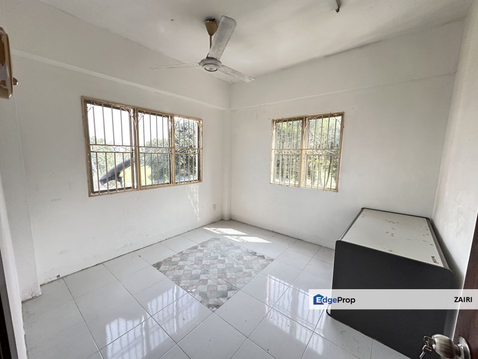 Sri Permata 3 Rooms, Corner Low Floor, Seksyen 9 Shah Alam, Selangor, Shah Alam