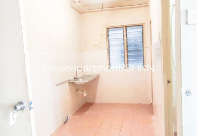 Rose Apartment, Taman Saujana Utama