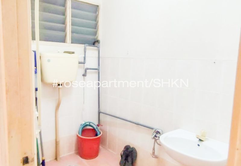 Rose Apartment, Taman Saujana Utama