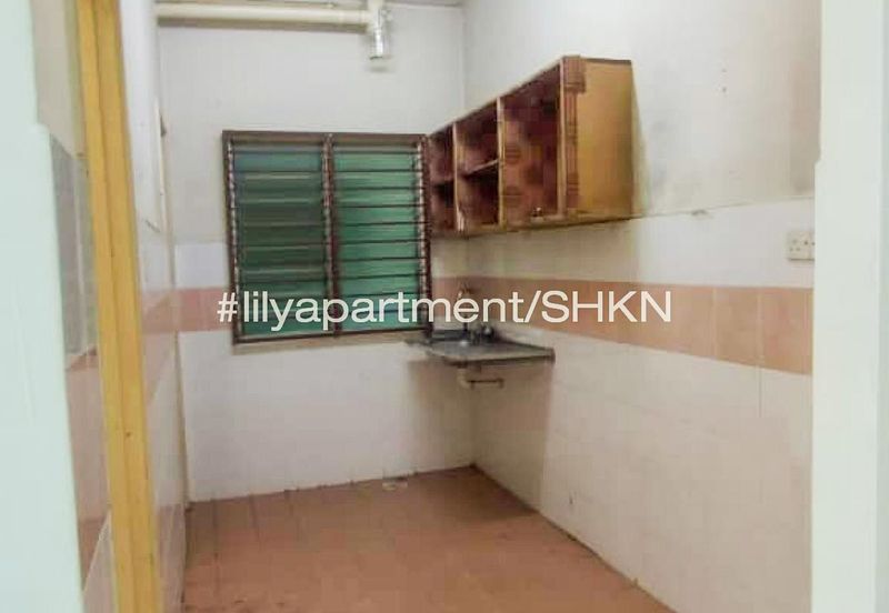 Lily Apartment, Taman Saujana Utama