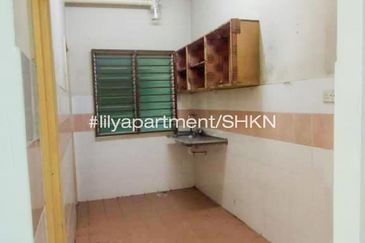 Lily Apartment, Taman Saujana Utama
