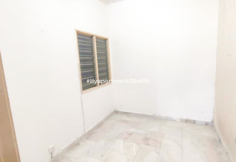 Lily Apartment, Taman Saujana Utama