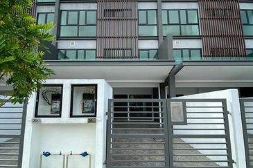 3 Storey Villa Domus, Taman Indah Gemilang,  Batu 