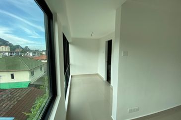 3 Storey Villa Domus, Taman Indah Gemilang,  Batu 