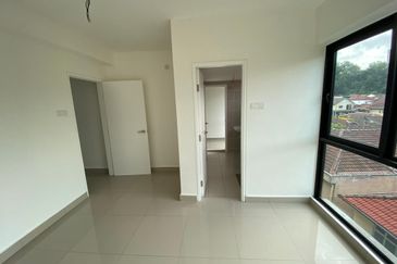 3 Storey Villa Domus, Taman Indah Gemilang,  Batu 