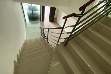 3 Storey Villa Domus, Taman Indah Gemilang,  Batu 