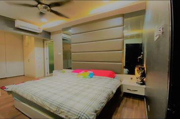 4 Storey Courtyard Villa  Contours Melawati wtih P