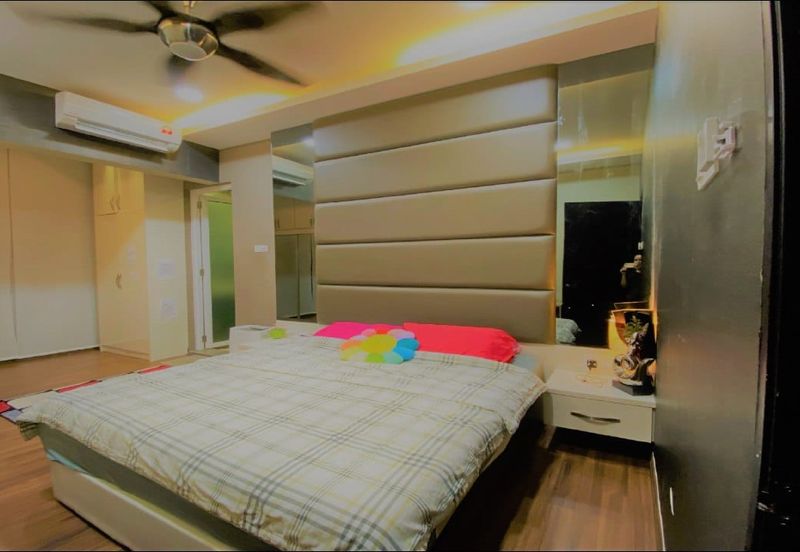 4 Storey Courtyard Villa  Contours Melawati wtih P