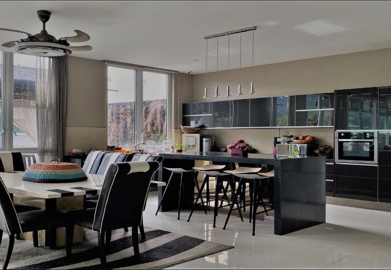 4 Storey Courtyard Villa  Contours Melawati wtih P