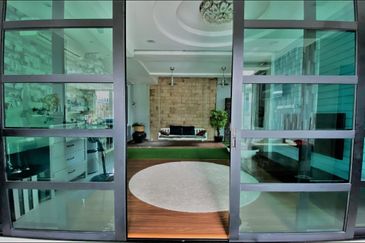 4 Storey Courtyard Villa  Contours Melawati wtih P