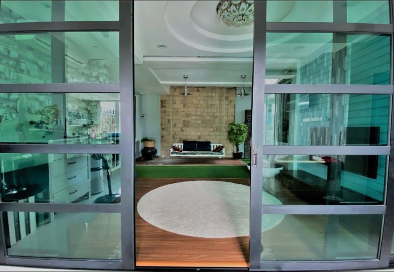 4 Storey Courtyard Villa  Contours Melawati wtih P