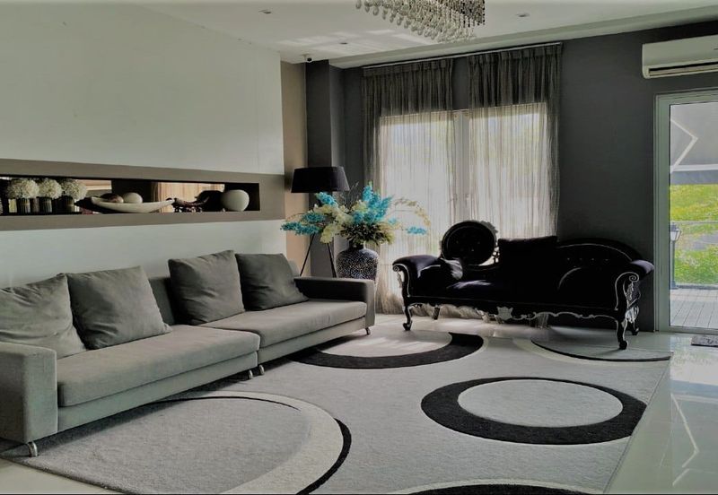 4 Storey Courtyard Villa  Contours Melawati wtih P