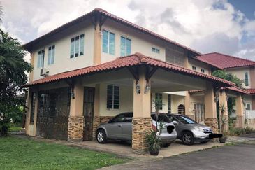 Banglo 2 Tingkat Tanah Setengah Ekar Padang Bongor