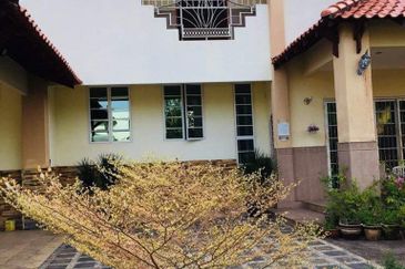 Banglo 2 Tingkat Tanah Setengah Ekar Padang Bongor