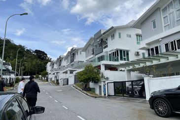 New 3 Storey Semi-D Astana Kemensah, Taman Melawat