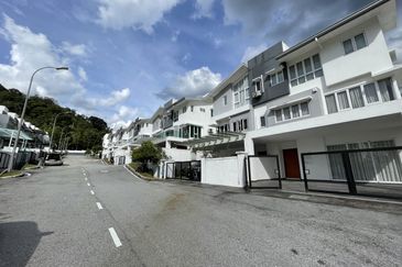 New 3 Storey Semi-D Astana Kemensah, Taman Melawat