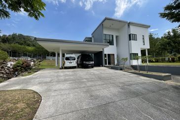 2 Storey End Lot Bungalow With Facing River The Re