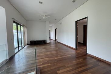 2 Storey End Lot Bungalow With Facing River The Re